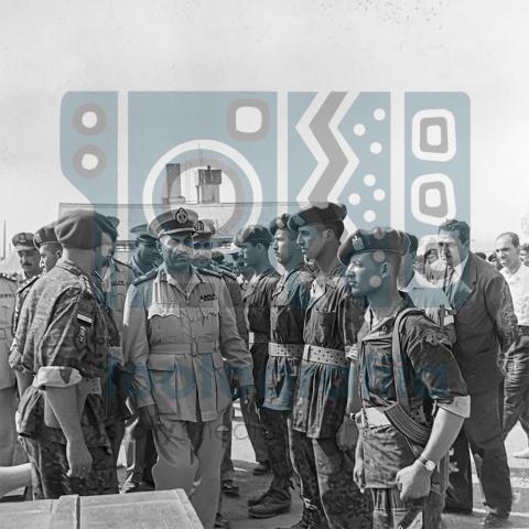 سعد الدين الشاذلي مع كتيبة المظلات العربية المسافرة إلى الكونغو 1960